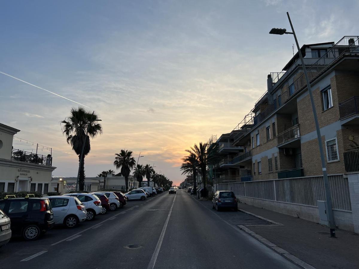 Lotus - Appartamento Sul Mare A Ostia Con Giardino Relax Eksteriør billede